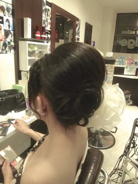 ヘアセットサロンエッジ(Edge) シンプル編込みカチューシャアップ