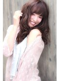ふんわりウェーブ×抜け感カラー
