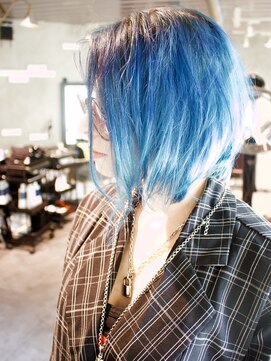 ロリム(RorriM) ウルフカット　ブルー　グラデーションカラー　ダブルカラー