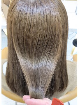 ロンドプランタン 恵比寿(Lond Printemps) 明るめカラーでもツヤツヤに♪柔らかアッシュベージュ