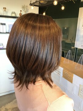 アミィヘアー(Ami Hair) ナチュラル外ハネ×ベージュカラー