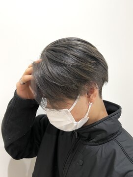 ゴールドシブヤ(GOALD SHIBUYA) 韓流 センターパート サイドグラデーション 刈り上げ 束感