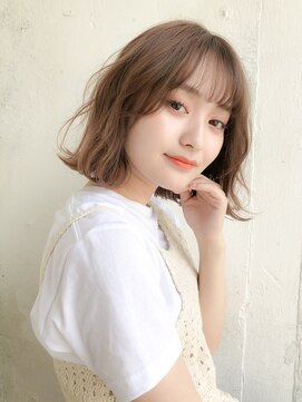 ルティア(Lutia) 柔らかベージュ 外ハネボブスタイル