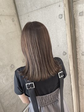 リビンバイアフロート(Livin by afloat) 切りっぱなしスタイル　ハイライト　くすみベージュ