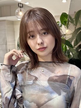 ミズチャーム(Ms.CHARM) 外ハネくびれミディアム/顔まわりカット/グレージュ/シースルー