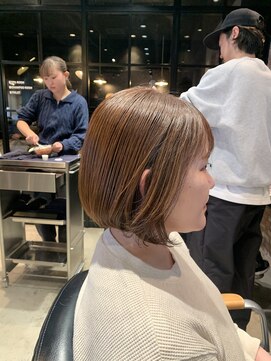 オーガニック アトリエ 大宮(organic+atelier) 大人可愛い艶カラーカーキベージュブラウンミニウルフショート