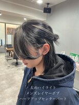エモー(MoH) メンズハイライト／センターパート／ハーフアップ