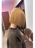 ベージュ×ボブ