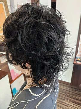 エソラ(esola) ★男女ともOKなレングスのウルフパーマ[esola]