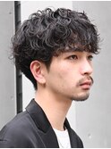 緩め波巻きスパイラルパーマシャドウパーマメンズセンターパート