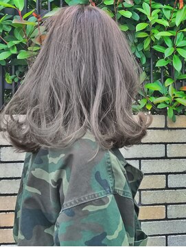 ヒルズ(BiBi hills) 高知 南国市 BiBi hills 外ハネ ミディー　カーキ　グレージュ