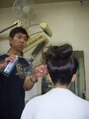 トータルビューティーサロンカワニシ ヘアーショーの着物のモデルさんのヘアー製作中