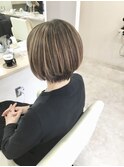ショートボブ×ハイライトグレイカラー