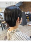 20代30代人気♪大人可愛い前下がりショートボブ 耳かけショート