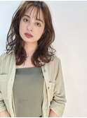 『ブラウンメイク』が映える大人のセミロング【イメチェン】