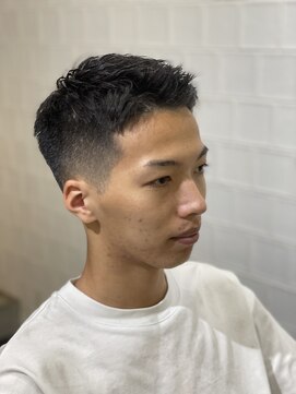 メリケンバーバーショップ フクオカ(MERICAN BARBERSHOP FUK) ツーブロックツイストパーマビジネスかき上げフェード100