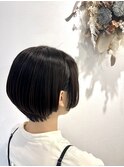 明るい白髪染め×前下がりくびれショート
