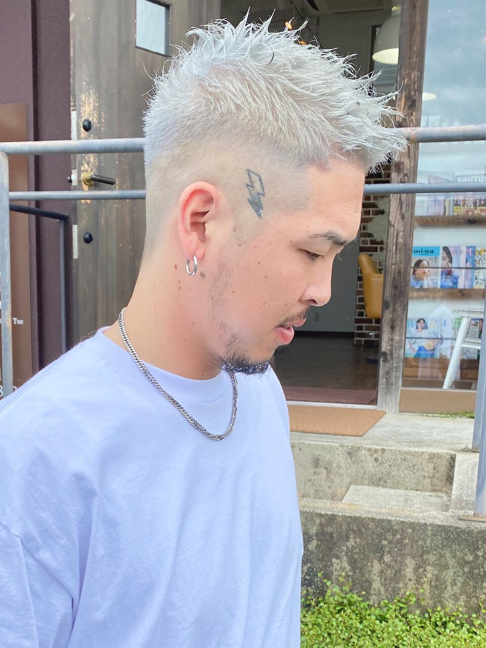 Klutch】ホワイトシルバーで魅せるスパイキーショート：L185306438
