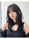 黒髪でも動きのあるロングレイヤー&薄すぎないシースルーバング