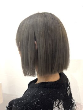 ラビス クローバー(Lovis clover) グレージュカラーボブ♪あゆむ