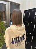 クリーミーベージュ