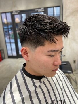 エフエム 明大前(FM) バーバー　ツーブロック/刈り上げ/ツイスパ/ビジネス/かきあげ