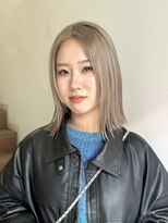 ハイトーン切りっぱなしショートボブミルクティーピンクベージュ