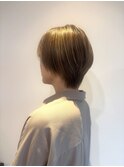 くびれショートヘア×ナチュラルハイライト