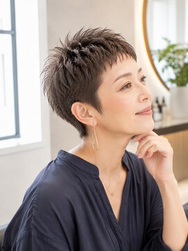 バグズ(Baguz) 大人可愛い美シルエットハンサムショート小顔30代40代