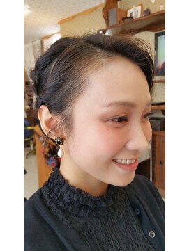 ココラー(COCOlar) ハーフサイド流し逆サイド花びらシニオントップふんわり