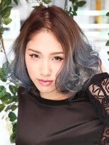 エマージュ 渋谷(Emerge)&nbsp;甘口、辛口どっちにもハマる内巻きスカイブルーカラー