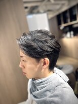 ウノプリールヴァモス(unopulir Vamos)&nbsp;レイヤーありセンターパート毛流れニュアンスパーマ