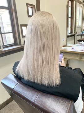 ガルボ ヘアー(garbo hair) ハイトーン 10代 20代 ホワイトミルクティー ブリーチ 外国人風