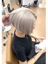 ヌエン 渋谷(NU/EN)&nbsp;切りっぱなしボブ×ホワイトパールブロンド