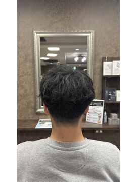 ネクサスアンドコー 浦安店(NEXUS&Co.) 癖毛を活かしたセンターパート