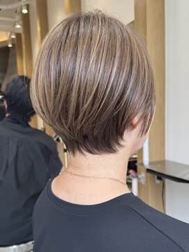 ソワネ 表参道(soigne) 表参道丸みショートボブレイヤーカットアッシュグレー50代◯