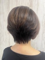 ナチュラ(Natur)&nbsp;頭の形を綺麗に見せるグラデーションマッシュショート