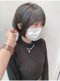 大人かわいい黒髪ショートボブ耳かけ前髪あり20代30代40代髪型