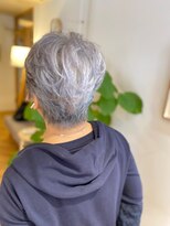 日日&nbsp;グレイヘア、ショートボブ