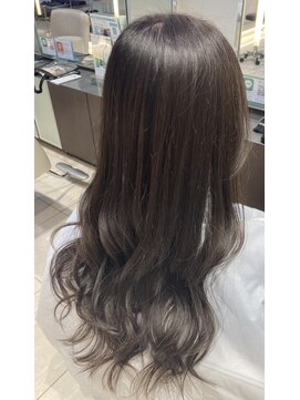 ジャン クロード ビギン 横浜ベイクオーター店(JEAN CLAUDE BIGUINE) 冬カラー　透明感　オリーブアッシュ　フェミニンロング