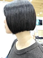 メタ(META) ★襟足より上部から鋭い前下がりのラインの韓国系タッセルボブ♪