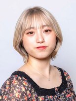 ブラット(Brat) シアーカラーで軽やかに！愛されショートボブ