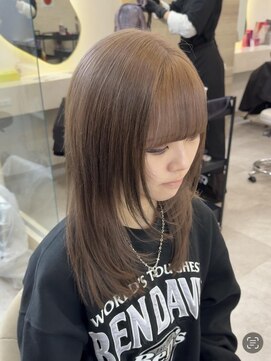 ラビス クローバー(Lovis clover) ミルクティーベージュレイヤーカット♪あゆむ