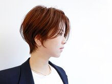 顎ラインをキュッと引き締める「ひし形シルエット」