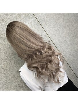 ラピス 名古屋本店(Lapis) ホワイトベージュ