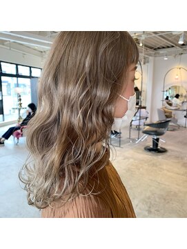 ジジ フルアヘッド(Gigi fullahead) ブロンドベージュ