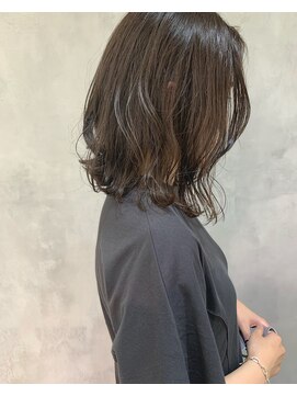 キチ(kichi.) [kichi.] ミディアム×グレージュ