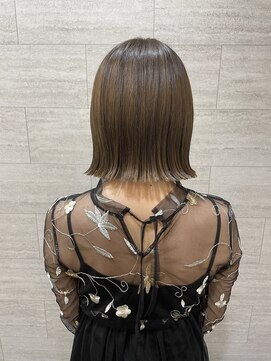 ソリル(solire) 切りっぱなしボブ艶ストレート