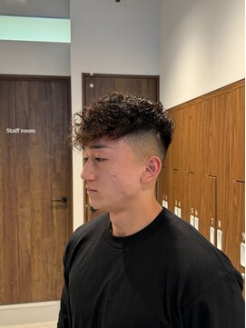 グルーマーズトウキョウ 渋谷店(GROOMER/S TOKYO) スペインカール　フェード