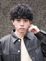 カライング(ing)&nbsp;スーツ短髪ツーブロック束感モテる黒髪シークレットパーマ流行